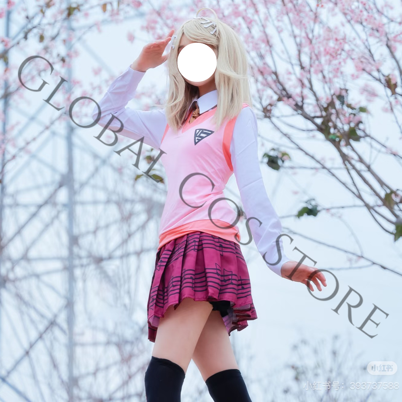 Cosplay Wig Colored - คาเอเดะ อาคามัตสึชุดคอสเพลย์ชุดนักเรียนสีชมพูพร้อมเนคไทสีน้ำตาลถุงเท้าสีดำและชุดวิกผมสำหรับคอสเพลย์คอมมิคคอน ดันกันรอนปา